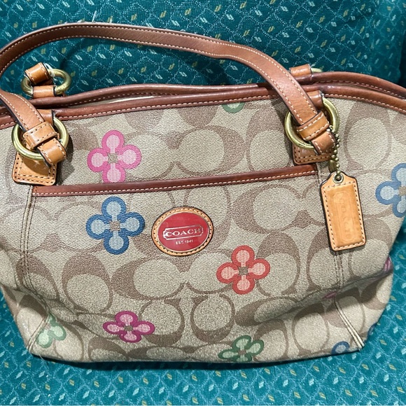 Coach Brown and Tan Shoulder Bag with signature Coach wallet - Picture 4 of 5